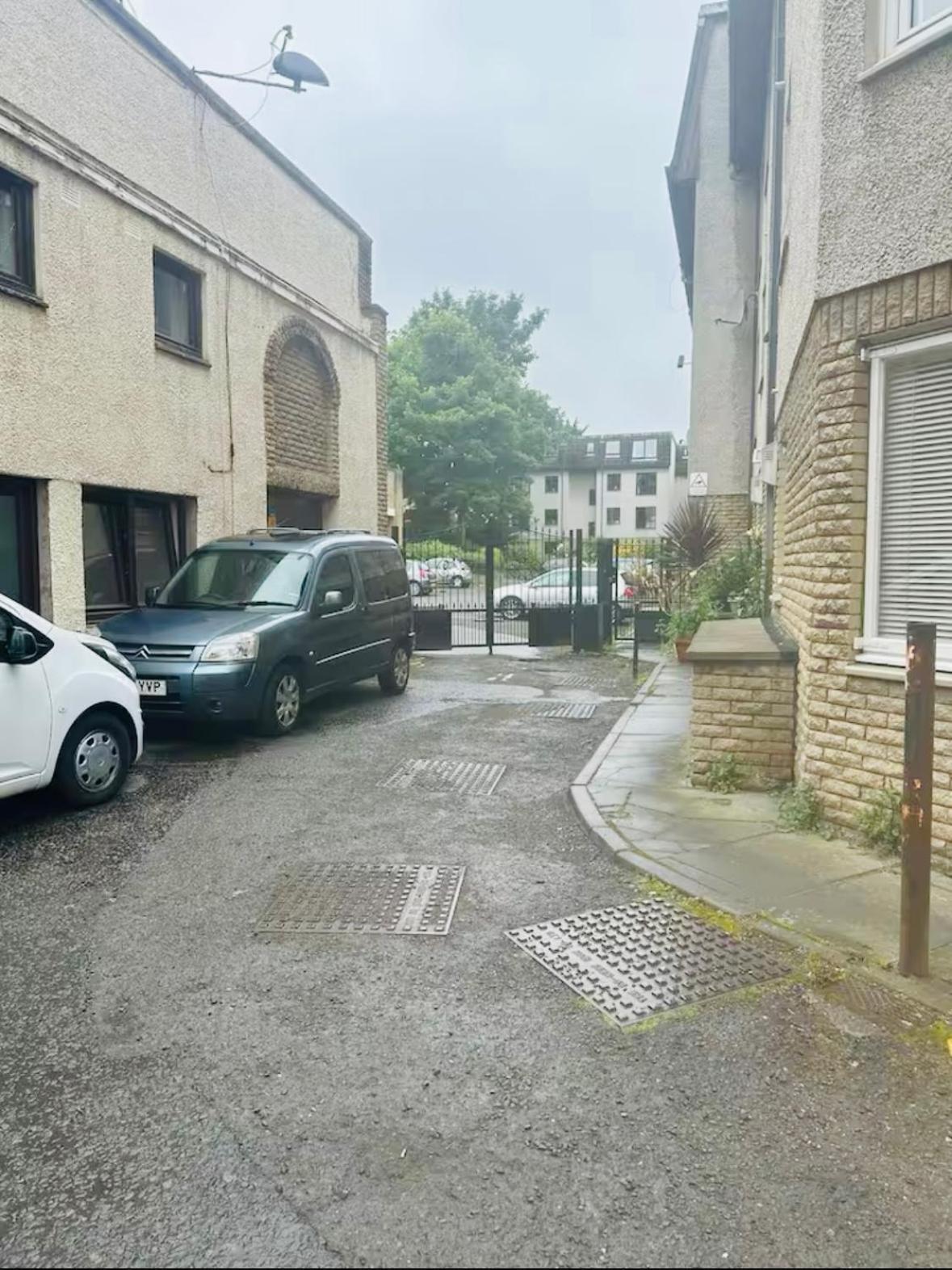 Cozy At Prime Location With Free Private Parking